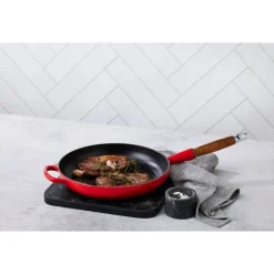 28 cm - Le Creuset Evolution Padella Bassa In Ghisa Vetrificata Con Manico In Legno