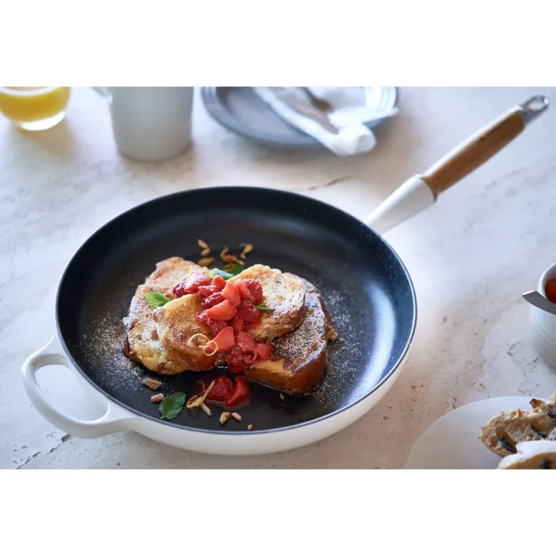28 cm - Le Creuset Evolution Padella Bassa In Ghisa Vetrificata Con Manico In Legno