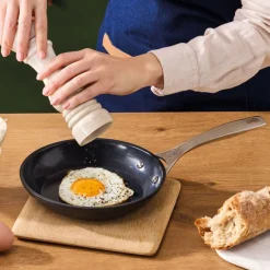 Le Creuset Essential Padella Bassa Antiaderente Con Rivestimento In Ceramica In Acciaio Inox