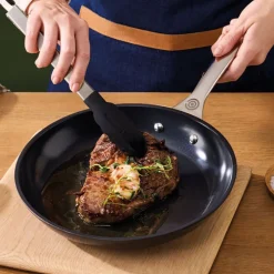Le Creuset Essential Padella Bassa Antiaderente Con Rivestimento In Ceramica In Acciaio Inox